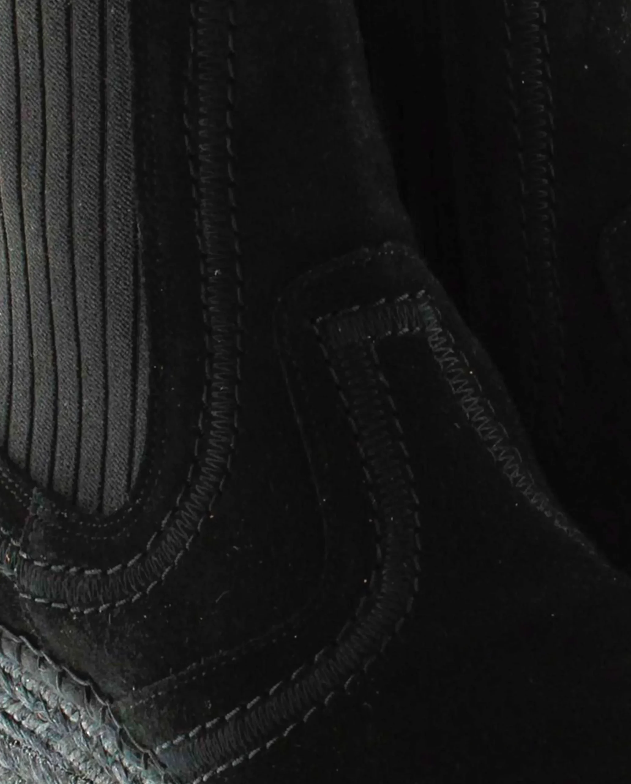 Botin Chelsea en serraje negro Creta