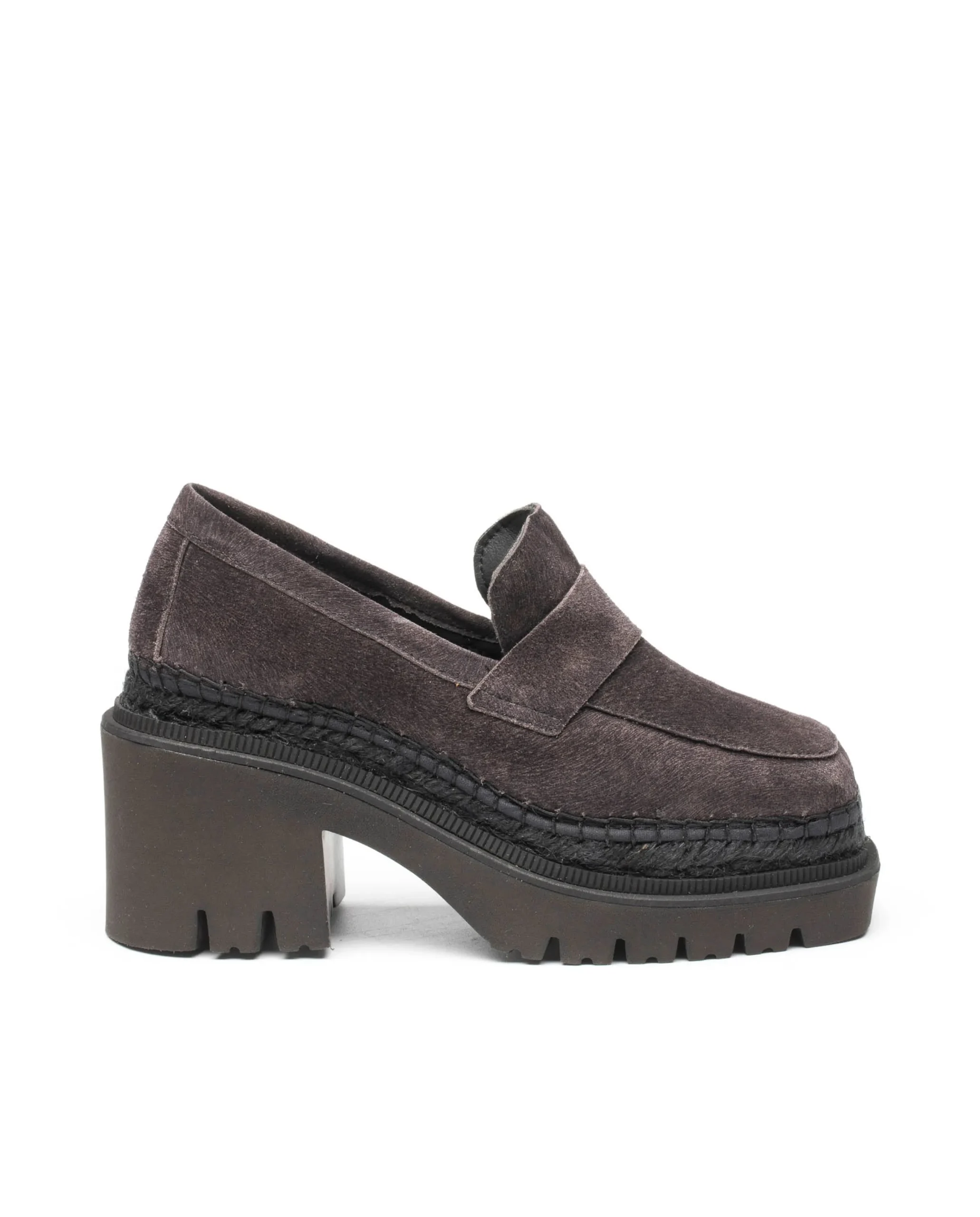 Mocasín de tacón en cavallo gris Panteta