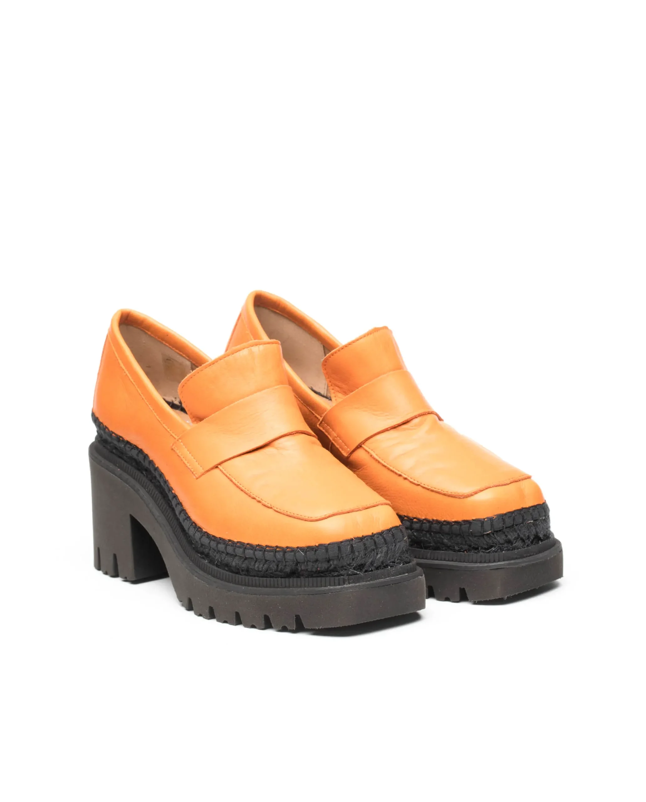 Mocasín de tacón en velvet naranja Panteta
