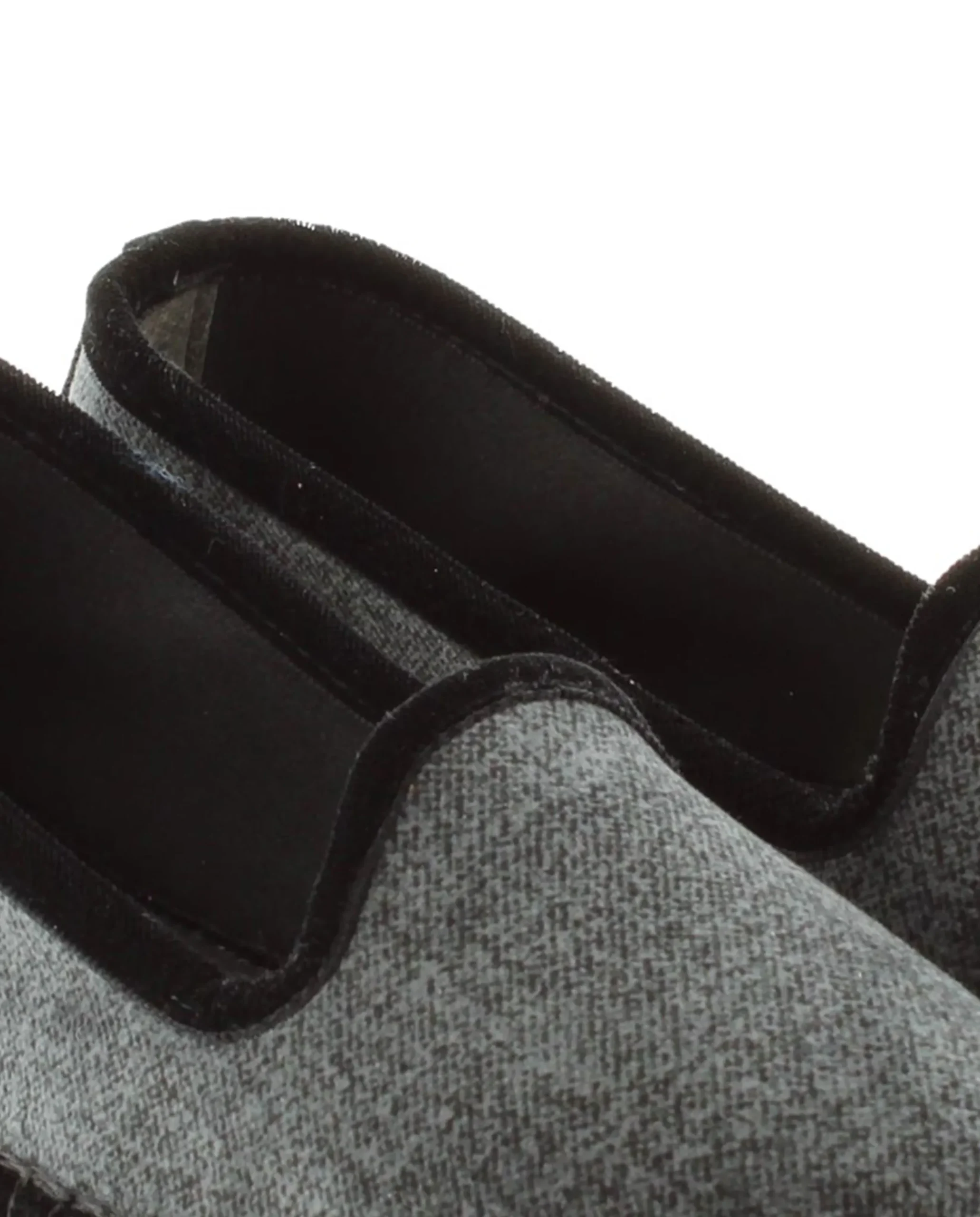Slipper en terciopelo negro Pitiusa